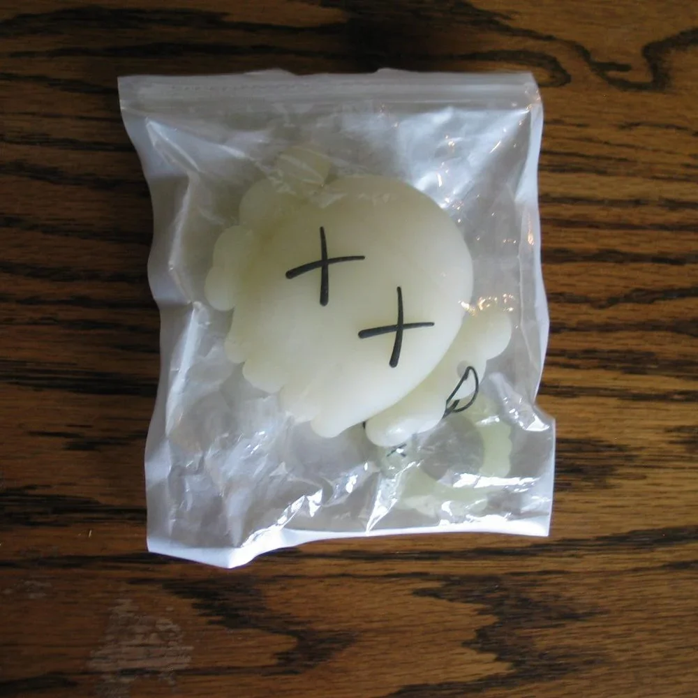 Airpod Case Glow-in-the-dark Silicone Used once